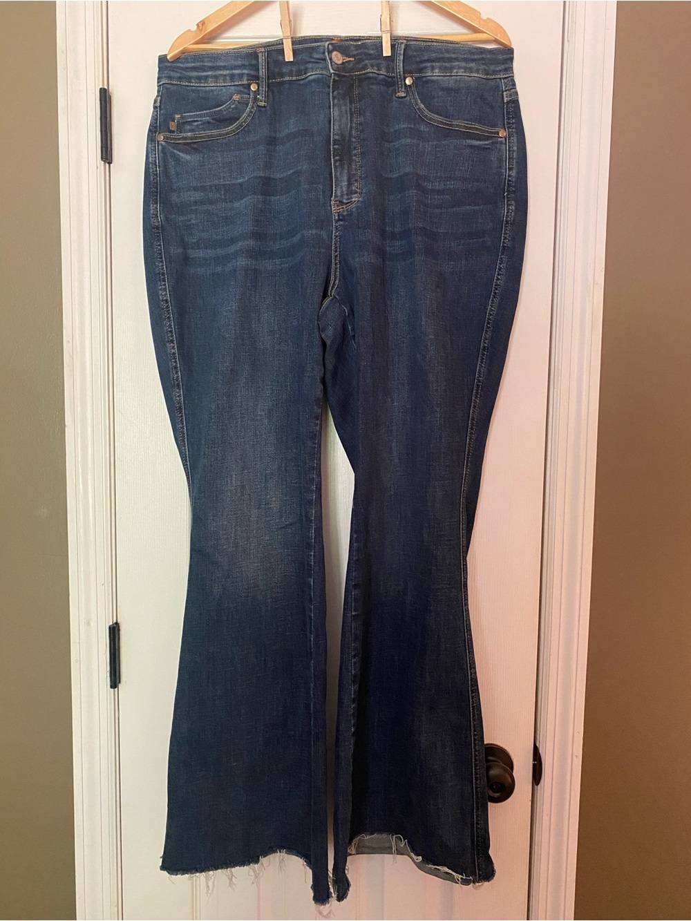 Judy Blue Dark Wash Flared Women’s Jeans - Raw Hem - size 20W